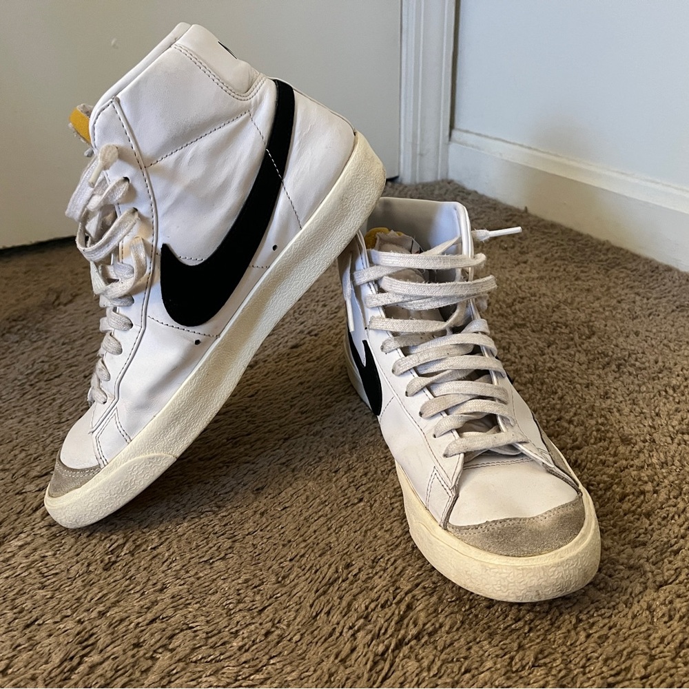 Nike Blazer Vintage Mid 77 Shoes 10W / 8.5M - White & Black
